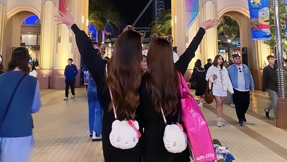 Catch more shows when you stay late! Credits to @llncxx_ on Unsplash.