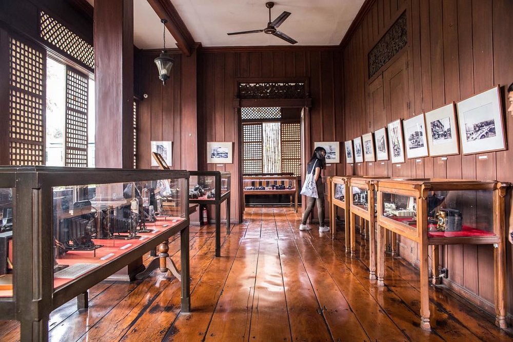 Artifacts display in Galleria Taal