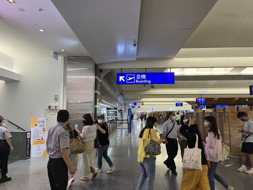 搭機流程：機場登機指示