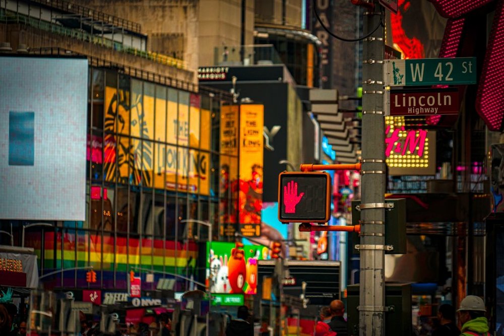 ブロードウェイ 劇場が立ち並ぶ街並み