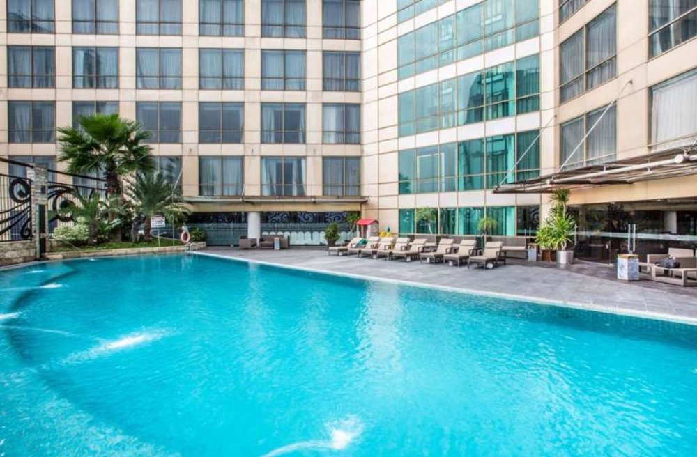 Wyndham Surabaya - Swimming Pool