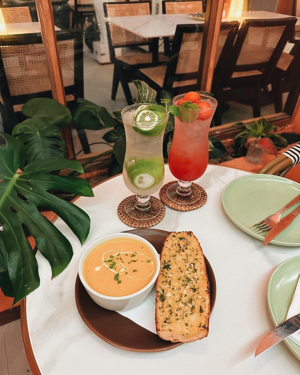 24 Cafe Aesthetic di KL & PJ : Kopi, Makanan & Tempat OOTD - Blog Klook ...