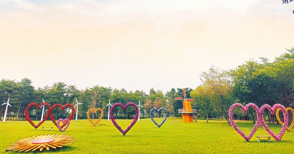 Check-in "Cháy Máy" Tại Các Con Đường & Vườn Hoa Tình Yêu