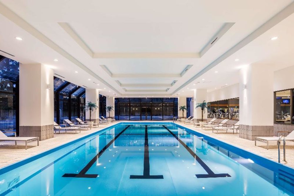Hilton Tokyo Bay - Indoor Swimming Pool