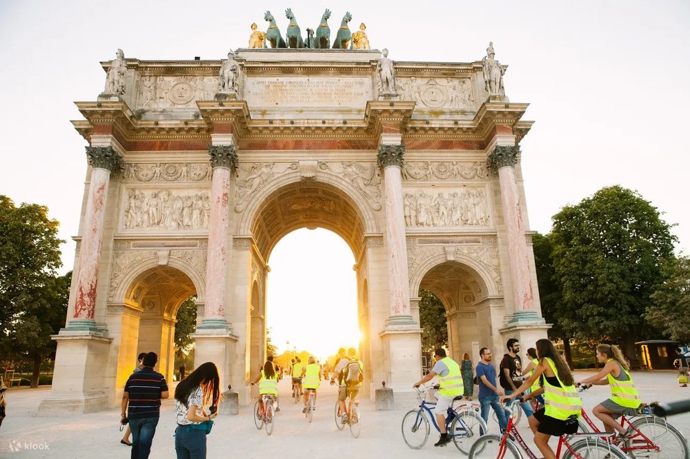 ประตูชัยฝรั่งเศส (Arc de Triomphe) หนึ่งในสถานที่ต้องห้ามพลาด