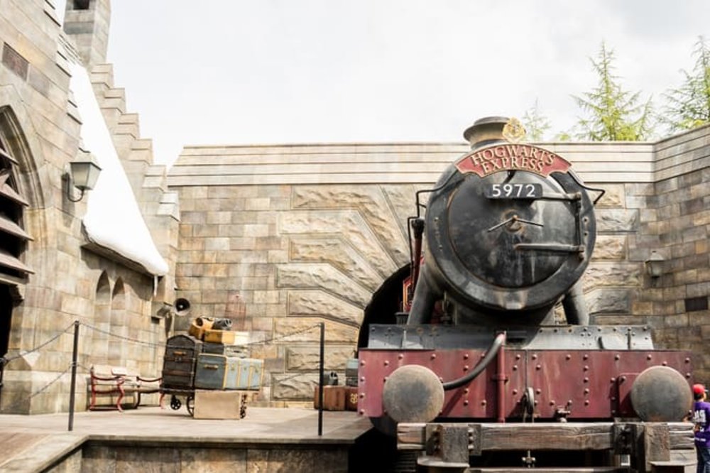 ใหม่ล่าสุดปี 2018 ยูนิเวอร์แซล สตูดิโอ รีวิว The Wizarding World of Harry Potter ละเอียดยิบ: สิ่งต้องห้าม เครื่องเล่นที่ต้องโดน ของที่ต้องซื้อและอาหาร ที่ต้องชิม! - Klook Blog