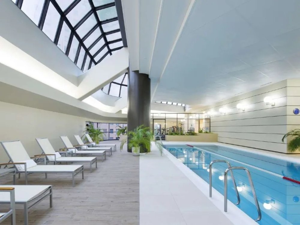 Hilton Tokyo - Indoor Pool
