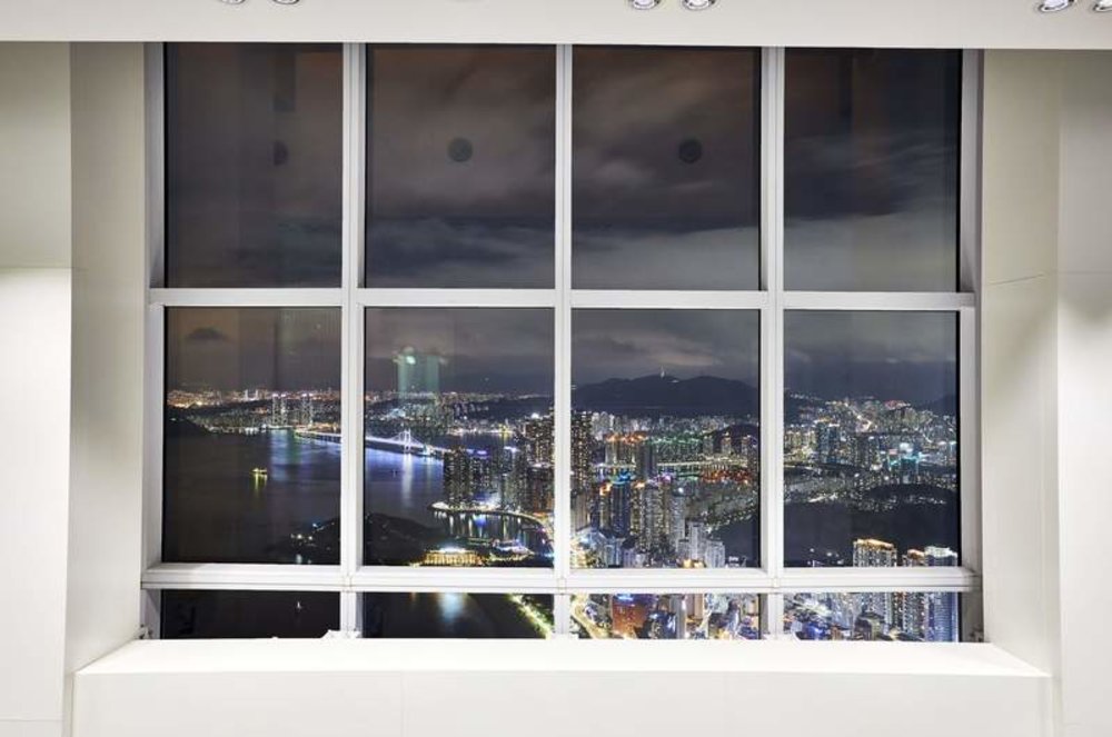 มองจากหน้าต่างตอนกลางคืน วิวก็โรแมนติก