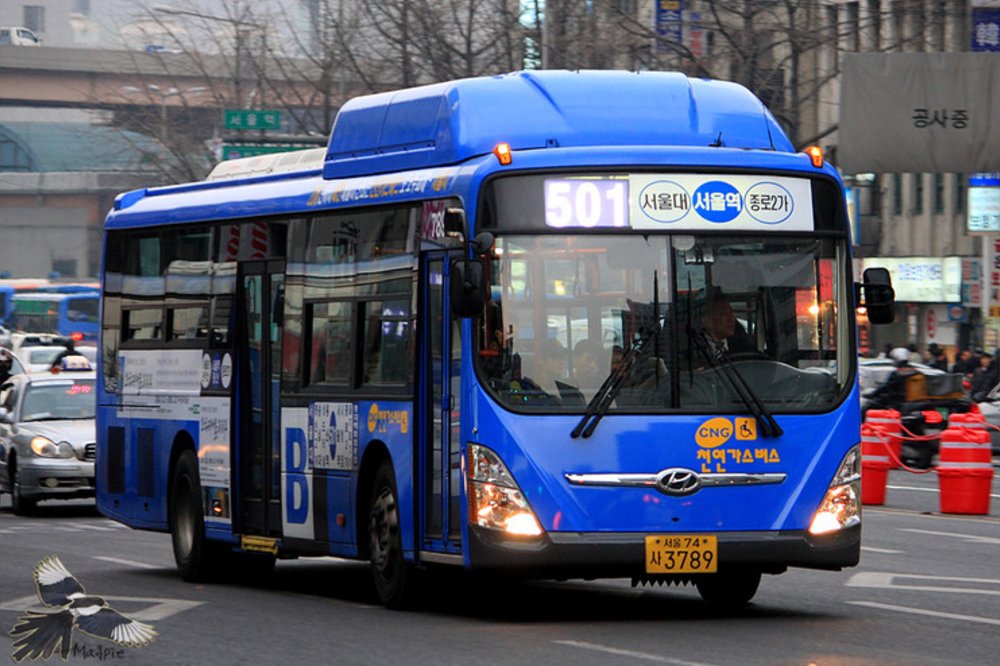 รถบัสในของเกาหลี ขอบคุณภาพจาก: https://sites.google.com/a/samakkhi.ac.th/prathes-keahliti/kar-khmnakhm-ni-keahli