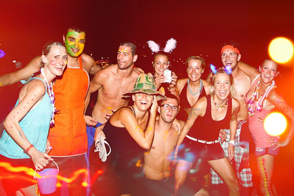  บรรยากาศปาร์ตี้ ขอบคุณภาพจาก: https://pmuna.org/full-moon-party-มีที่ไหนบ้าง/