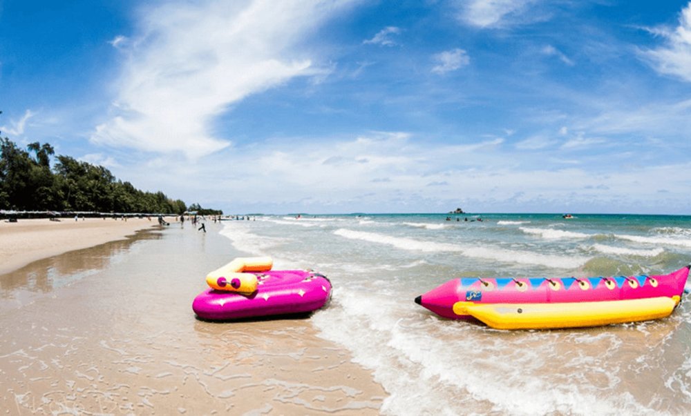 หาดแม่พิมพ์ จังหวัดระยอง ขอบคุณภาพจาก: https://www.thailandhotelforums.com