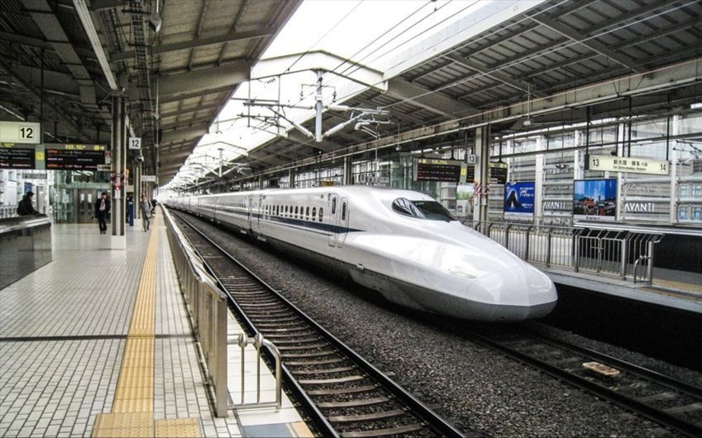 รถไฟชินคันเซ็น สำหรับเดินทางไปสถานี Hakata ฟุกุโอกะ fukuoka | รูปภาพจาก fun-japan.jp