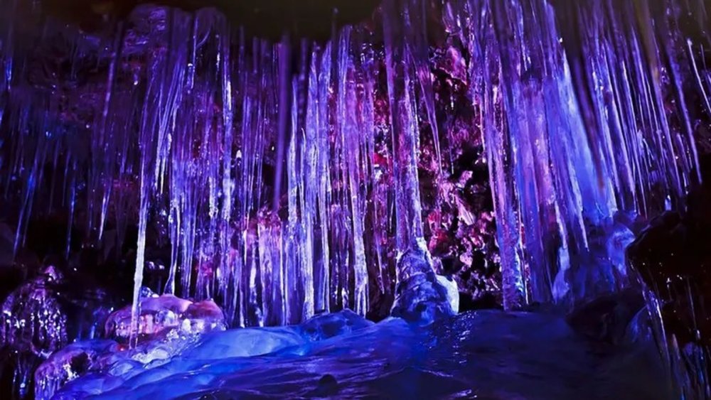 河口湖鳴澤冰穴