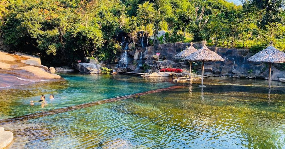 Trải Nghiệm Tắm Suối Và Trượt Thác