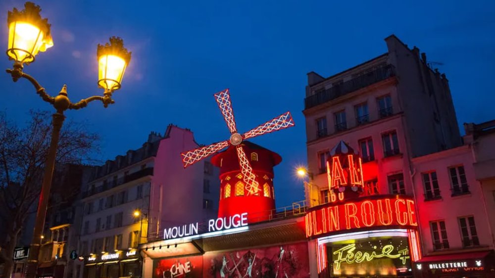 Moulin Rouge dance performances and extravagant shows