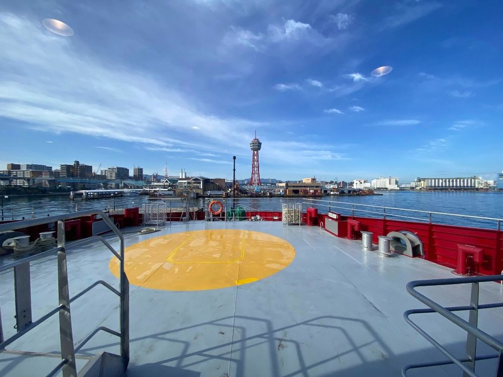 クイーンビートル 船外デッキ