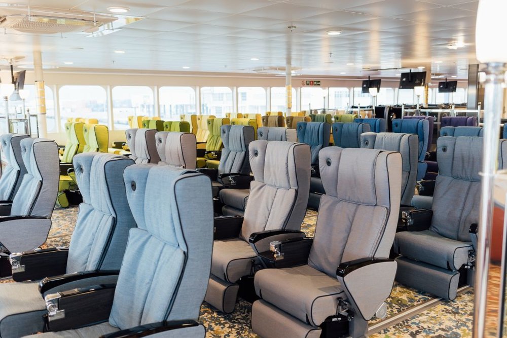 クイーンビートル 船内の座席