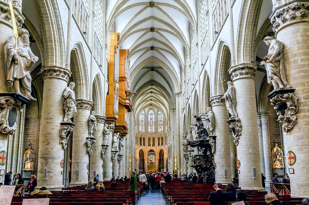 St. Michael and St. Gudula Cathedral ขอบคุณภาพจาก: https://planetofhotels.com
