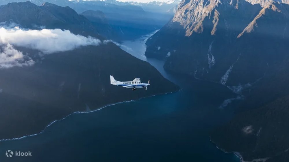 milford sound scenic flight