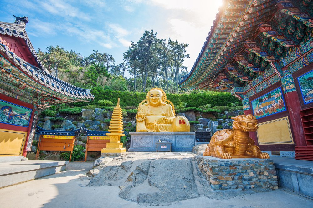 ภายในวัดแฮดง ยงกุงซา (Haedong Yonggungsa Temple)