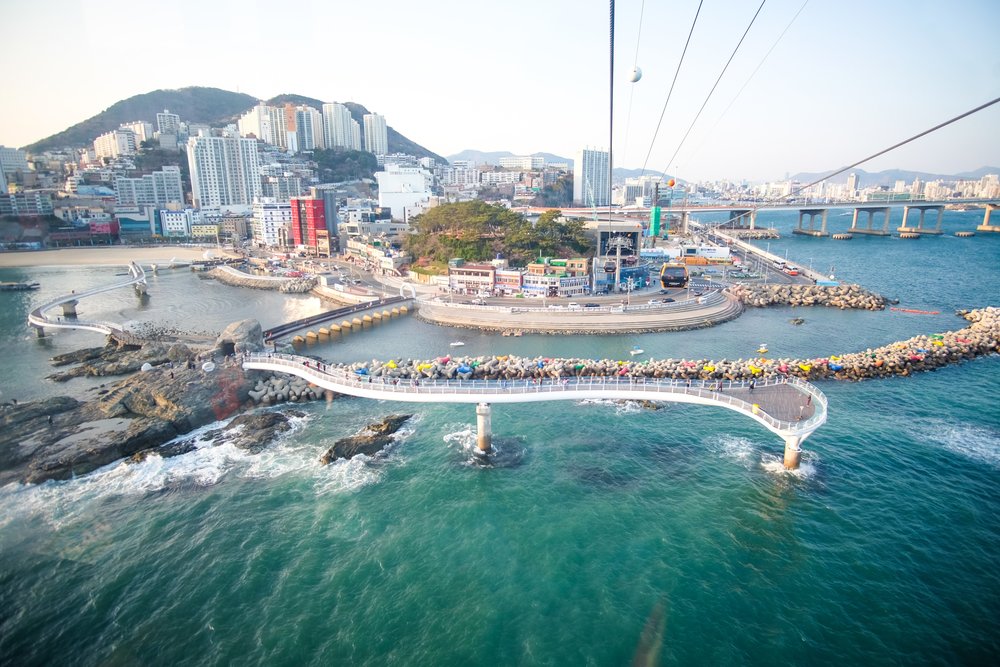 วิวมุมสูงของชายหาดซงโด