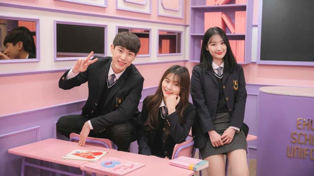 แปลงร่างเป็นนักเรียนเกาหลี แล้วถ่ายรูปที่สวนสนุก