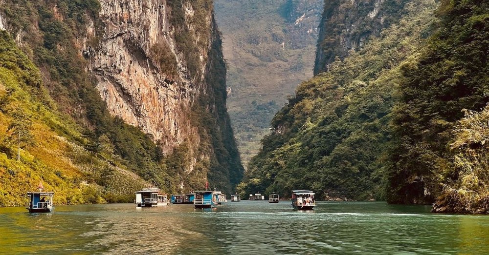 Hẻm Tu Sản - Đi Thuyền Trên Sông Nho Quế