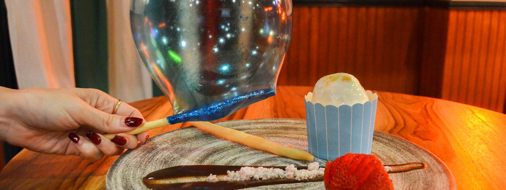 A cupcake and a balloon