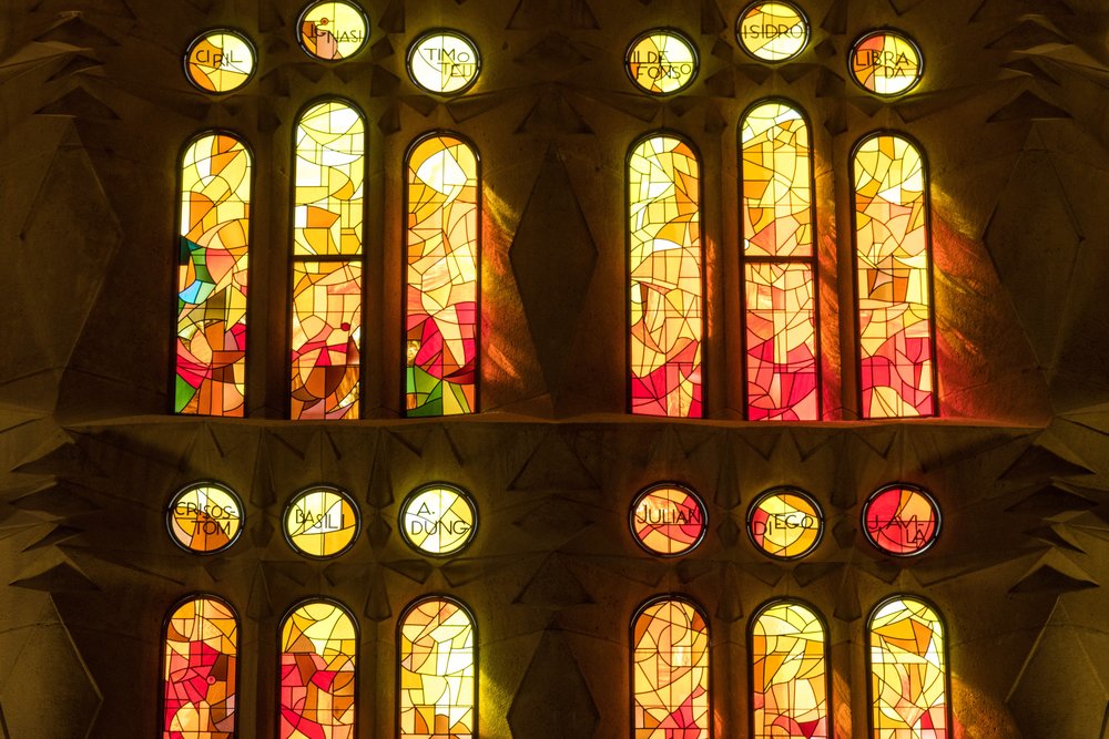 la sagrada familia stained glass windows