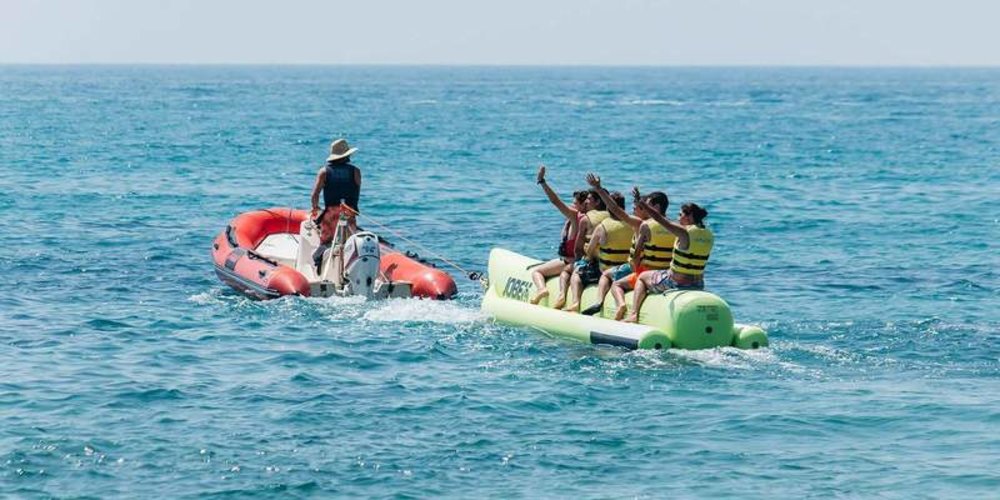 ขี่บานาน่าโบ๊ท