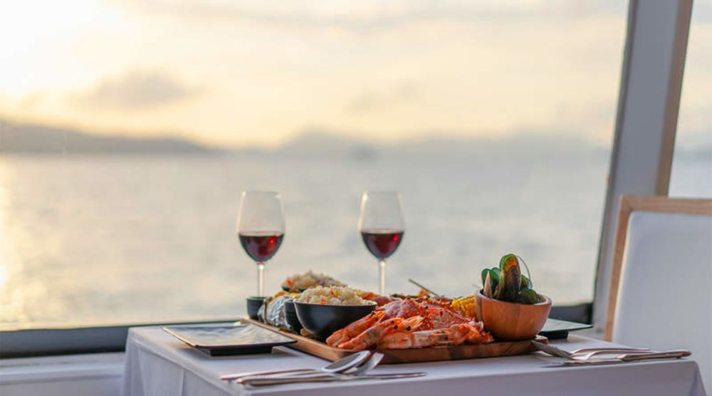 ทานอาหารรสเลิศ ชมวิวทะเล