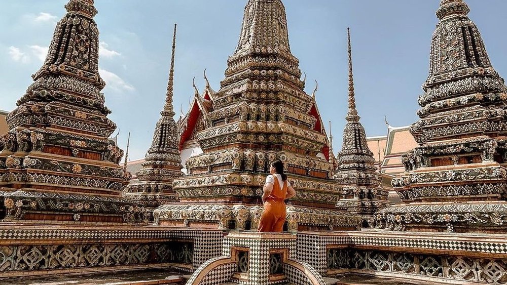 Step into the past by exploring the iconic temple of Wat Pho. Credits: @kielandres on Instagram
