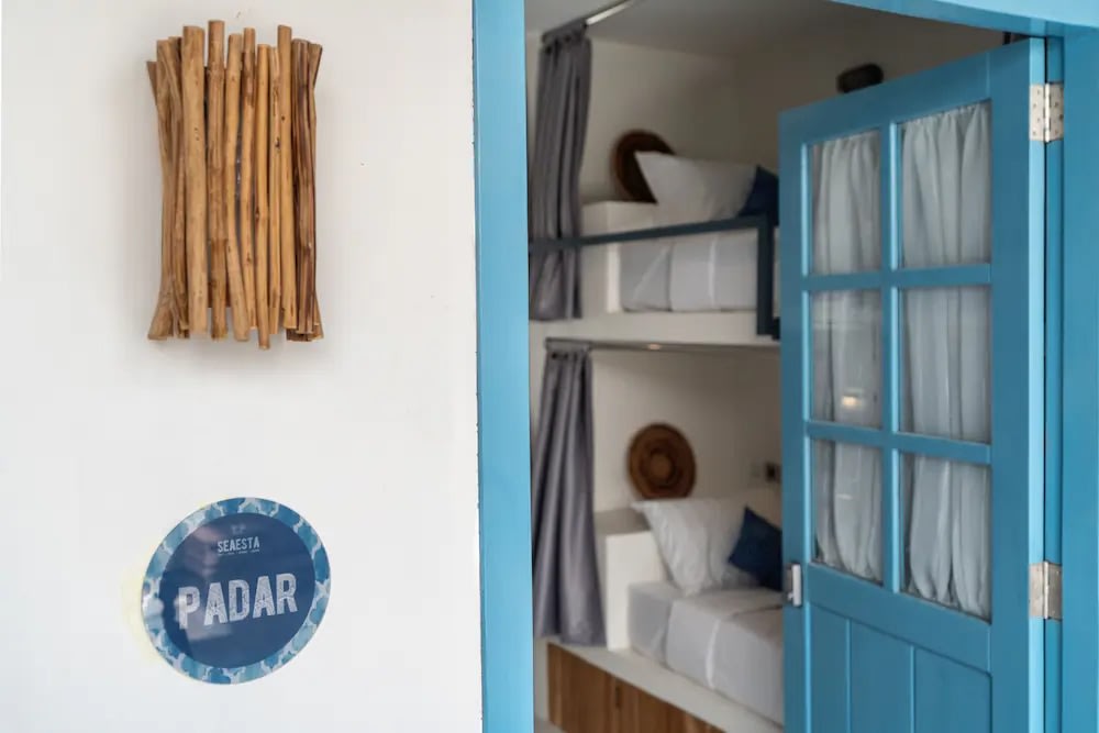 Seaesta Komodo Hostel - Room Exterior
