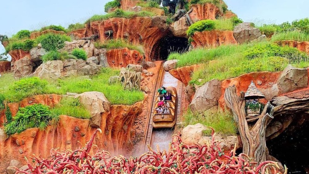 Be prepared to be splashed! Credits to @ri_7.n on Instagram.