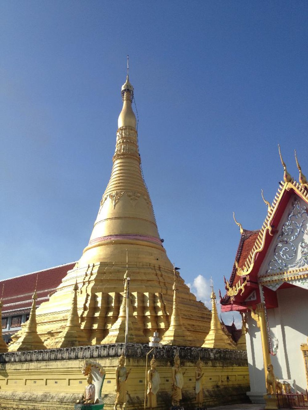  Wat Chumphon Khiri facade