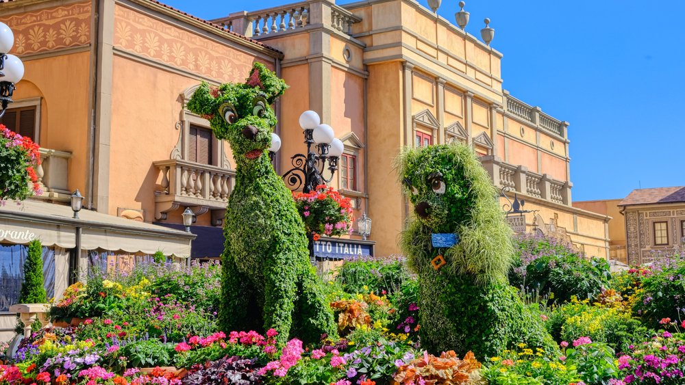 Topiaries of characters from Lady and the Tramp