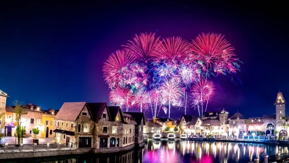 Marvel at the fireworks and enjoy your family’s company by the river!