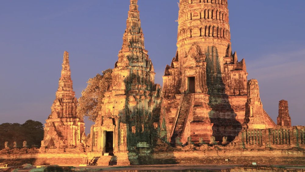 Wat Chaiwatthanaram will have you ‘ooh-ing’ and ‘ahh-ing’ every step of the way. Credits to Hongbin on Unsplash