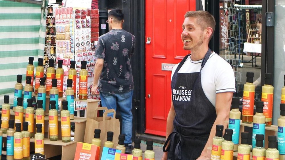 Shop, snack, and stroll your way through the vibrant Portobello Road! Credits: @visitportobello on Instagram