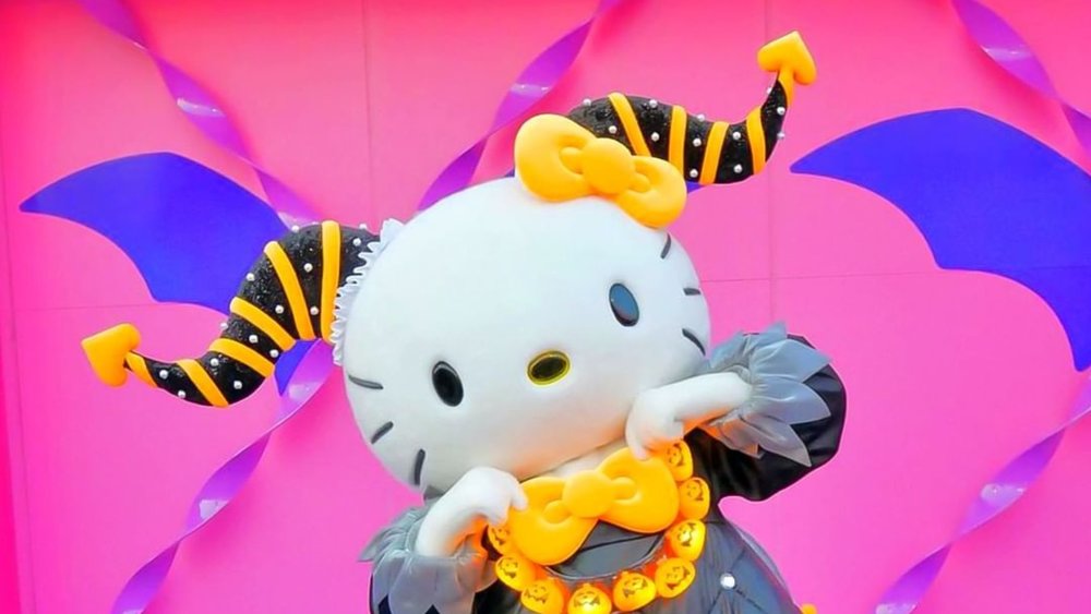 Even Hello Kitty dresses up for Halloween! Credits to @dnub_gt on Instagram.
