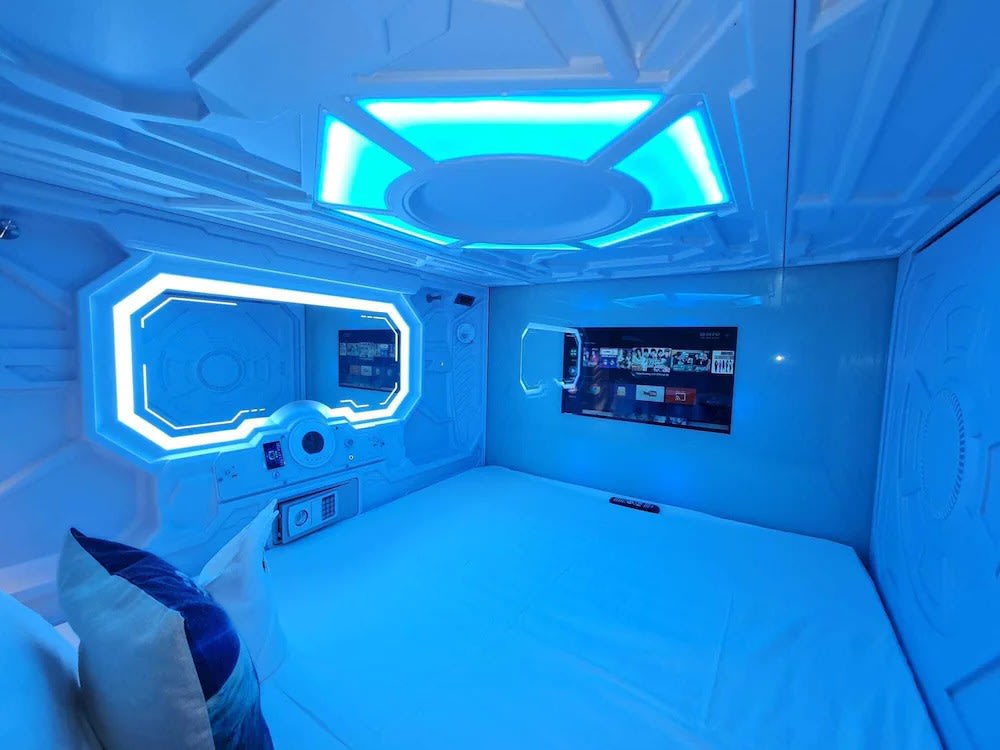 Galaxy Pods Capsule Hotel Boat Quay - Inside Pod
