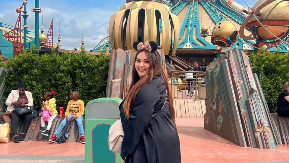 Don’t forget your Mickey ears headband to add a lil bit of Disney magic in your OOTD! Credits to @steffyr__ on Instagram