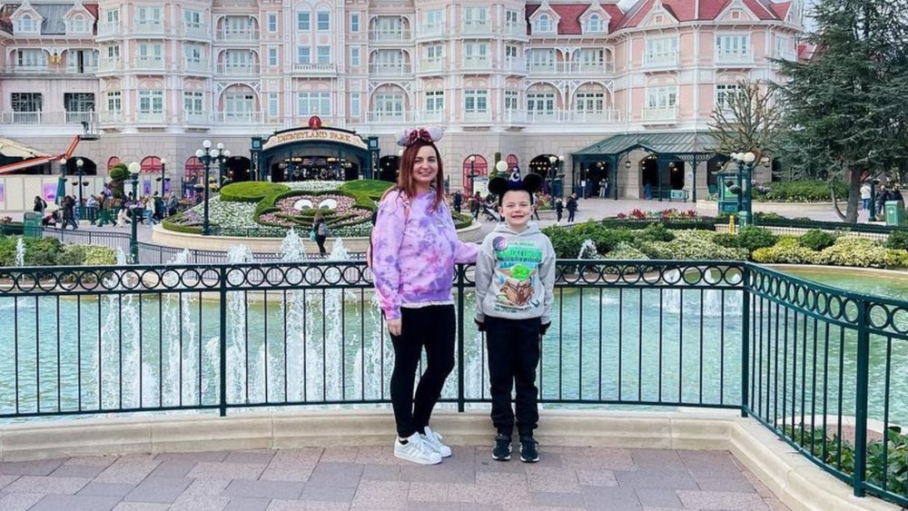 Book a night at a Disney hotel so you’ll have extra magic hours. Credits to @disneyxyasmin on Instagram