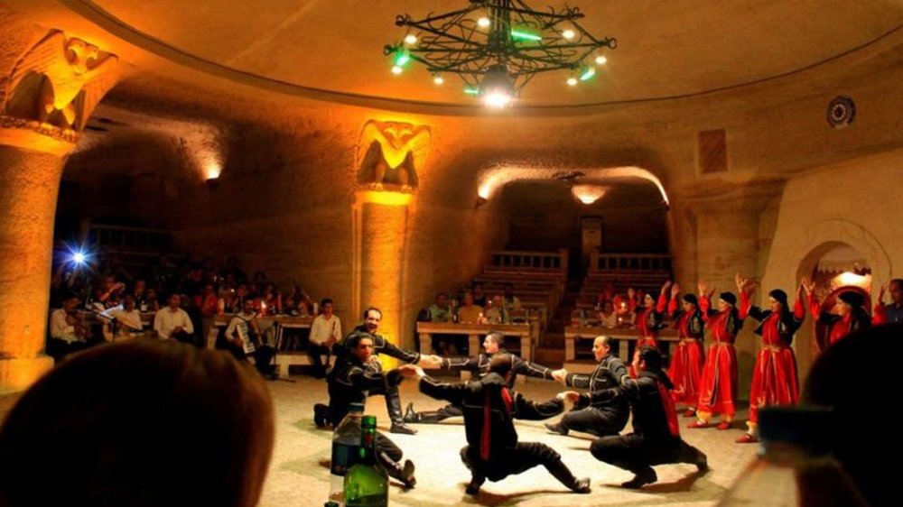 土耳其旅遊體驗｜洞穴餐廳土耳其之夜