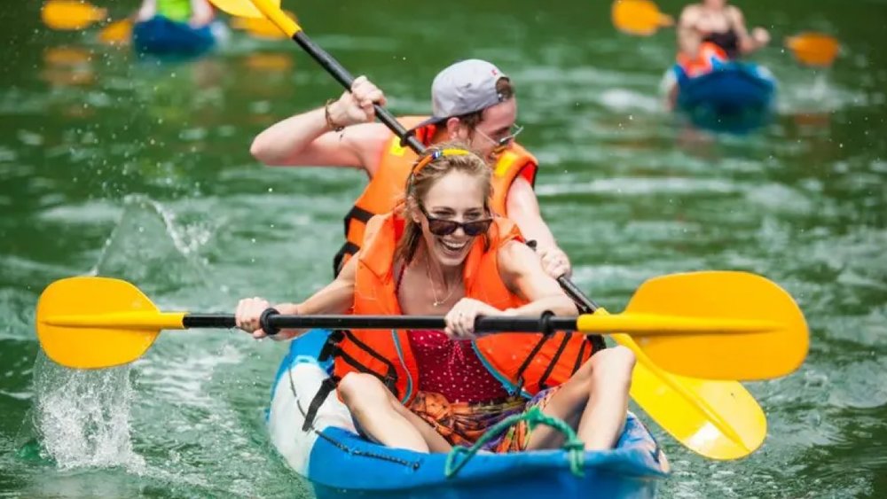 Chèo Thuyền Kayak Ở Hang Luồn Và Đảo Ti Tốp