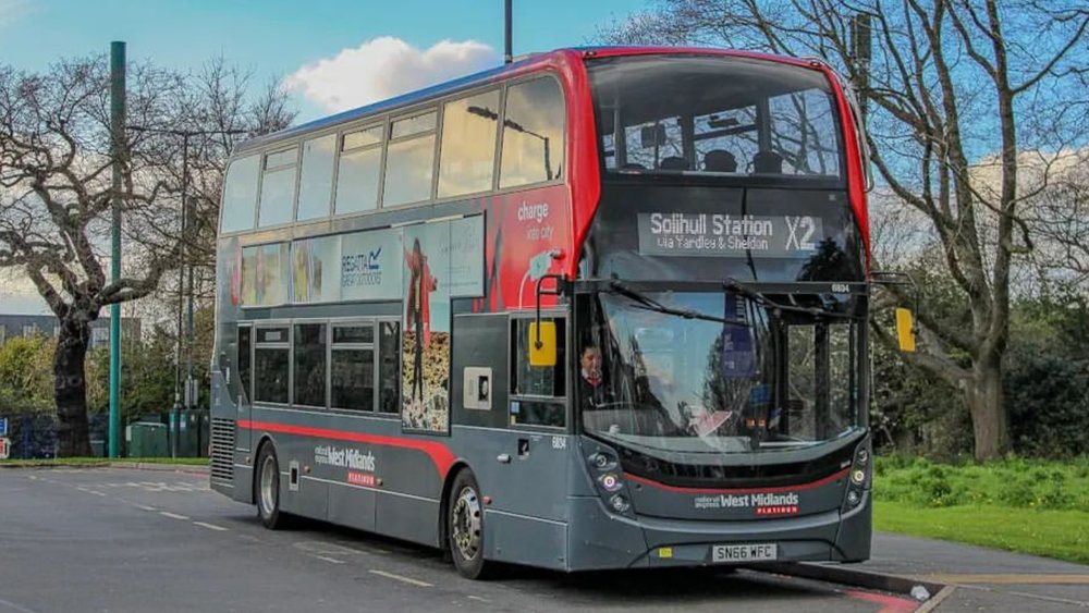 These buses run late at night! Credits to @aqbuses_ on Instagram.