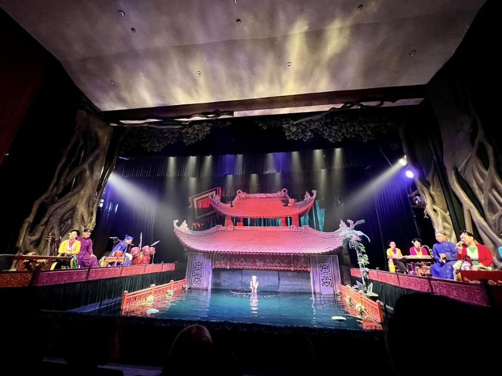 VN ハノイ タンロン水上人形劇
