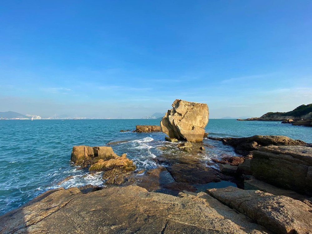 坪洲景點 東灣海灘 / 釣魚公石