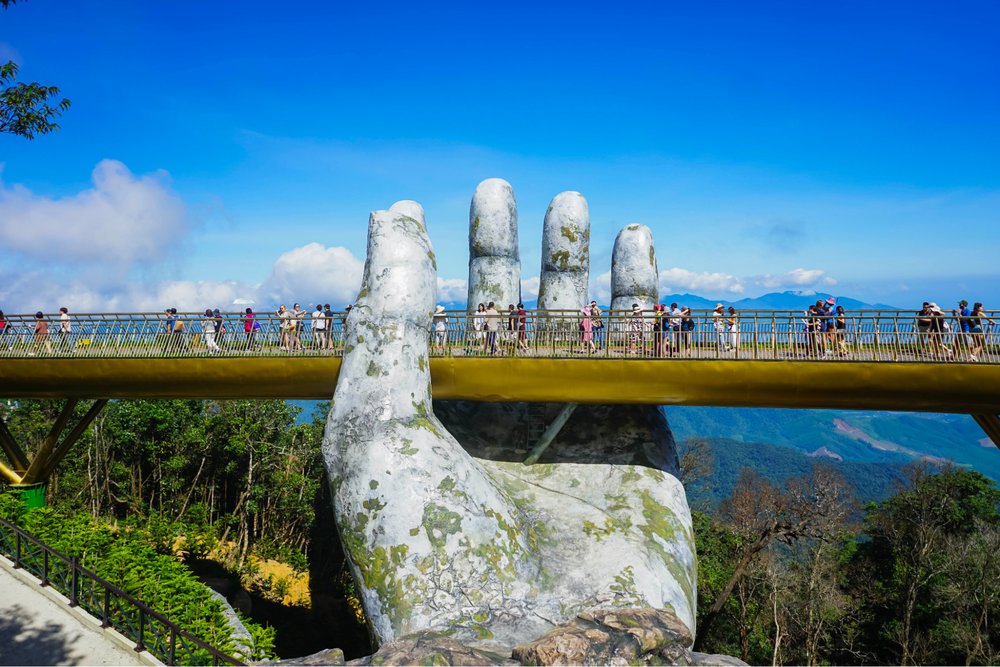 峴港巴拿山佛手金橋