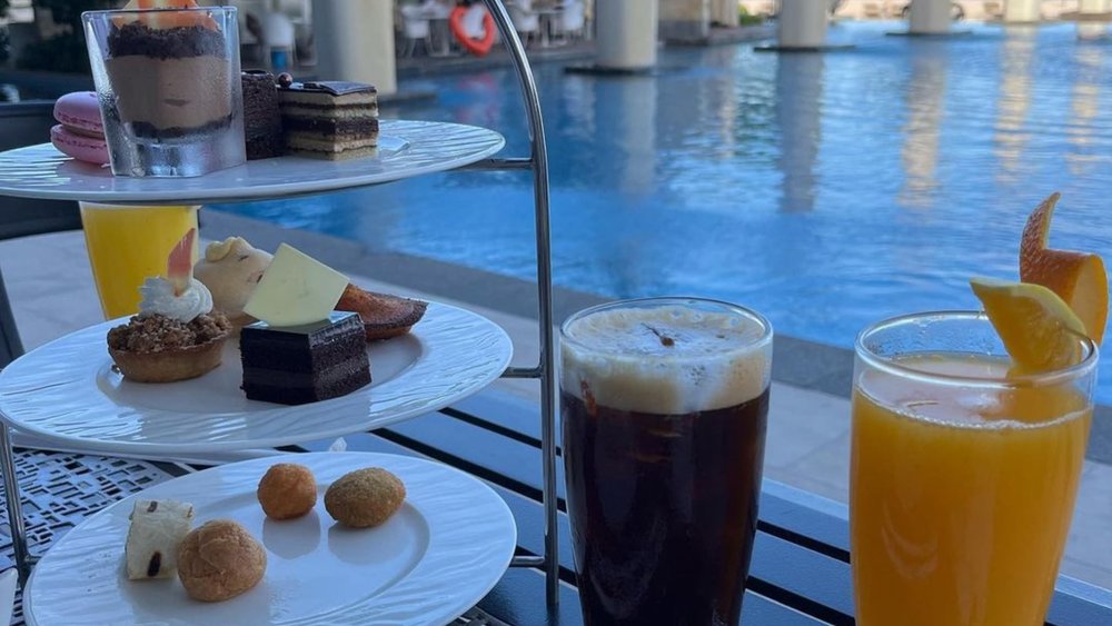 Take a dip in the pool right after brunch! Credits to @bleue_pomme on Instagram